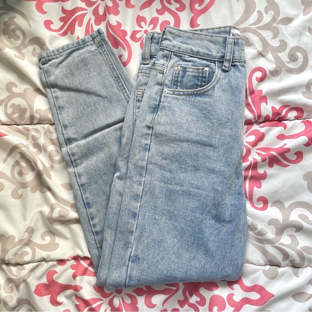High waisted slim fit light blue jeans